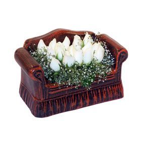 seramik içerisinde 11 gül  Çanakkale 14 şubat sevgililer günü çiçek 