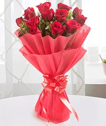 12 adet kırmızı gülden modern buket  Çanakkale internetten çiçek siparişi 
